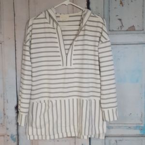 Mello Day hooded pull over top